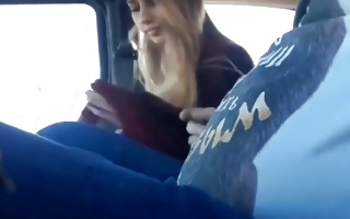 Blonde lassie is rubbing his lollipop in a car and blows it deep throat